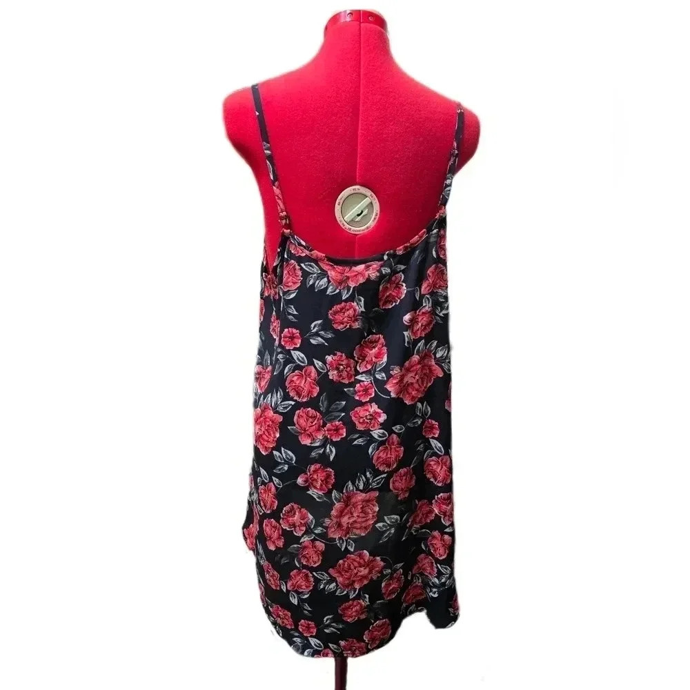 Torrid, Size 0X (L), Black and Red Floral Hi-Low Strappy Tank - Picture 3 of 14